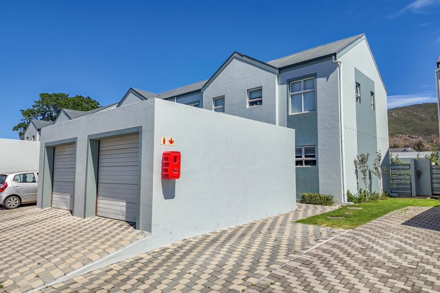 2 Bedroom Property for Sale in Honeydew Country Estate Western Cape